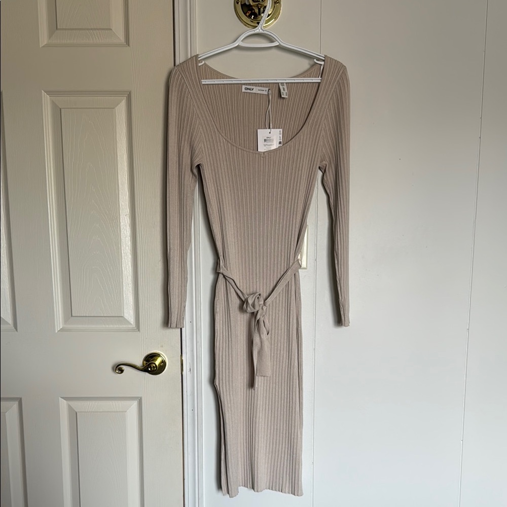 NWT ONLY Cream/Beige Long Sleeve Bodycon Dress